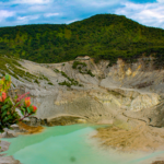Gunung Tangkuban Perahu: Rute, Aktivitas Wisata, dan Harga Tiket