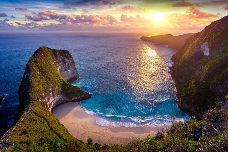 10 Pantai di Bali yang Terkenal untuk Liburan Sekolah