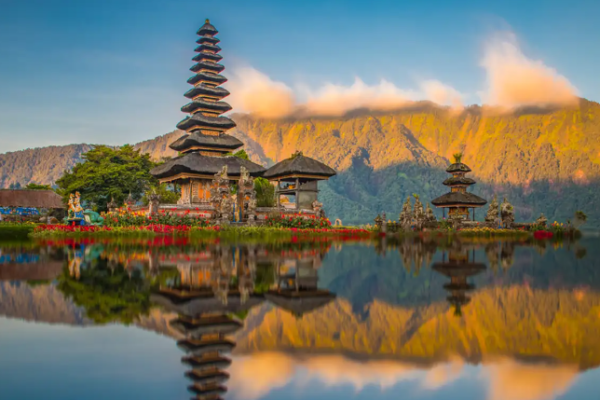 Keindahan Danau Batur di Bali dengan Pemandangan Gunung