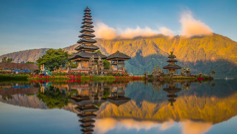 Keindahan Danau Batur di Bali dengan Pemandangan Gunung