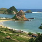 Keindahan yang Memikat: Pantai Kuta Mandalika, Surga Wisata di Nusa Tenggara Barat