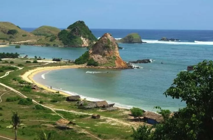 Keindahan yang Memikat: Pantai Kuta Mandalika, Surga Wisata di Nusa Tenggara Barat