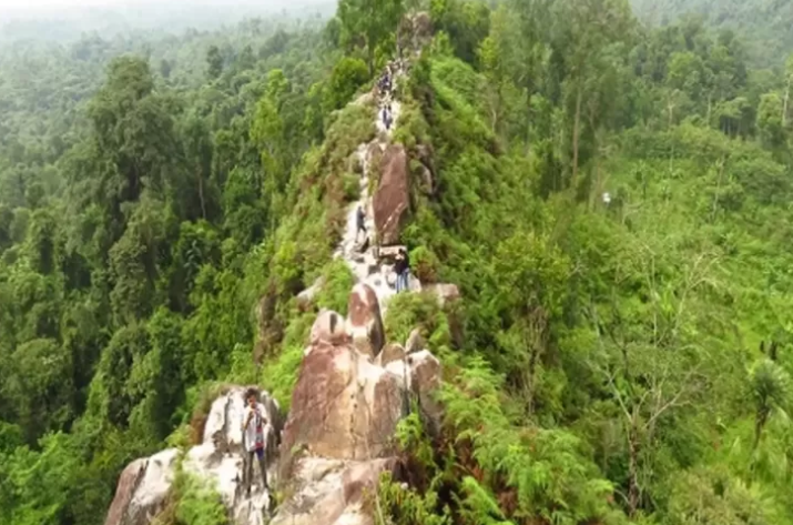Keindahan Bukit Batu Dinding, Kalimantan Timur