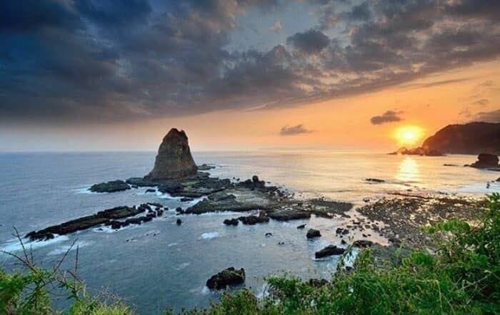 Pesona Pantai Papuma, Destinasi Eksotis Wisata Jember yang Ikonik dan Instagramable