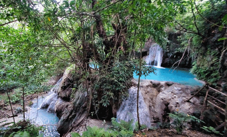 Keindahan Air Terjun Kolam Jodoh Lewa Tidahu Di Sumba Timur