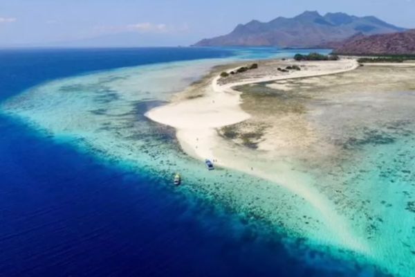 Pulau Pangabatang, Surga Tersembunyi di Tengah Keindahan Alam Indonesia Timur