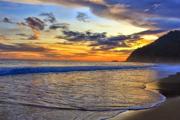 Pantai "sukamade" surga tersembunyi Di ujung Banyuwangi