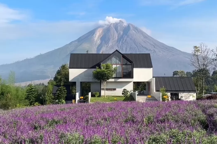 Wisata ke Gunung Sinabung, Karo, Sumatera Utara: Keindahan Pesona Alam Dan Tantangan Erupsi