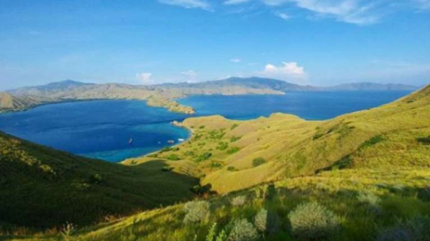 Terhipnotis Puncak Gili Lawa Dengan Sejuta Pesona Keindahannya