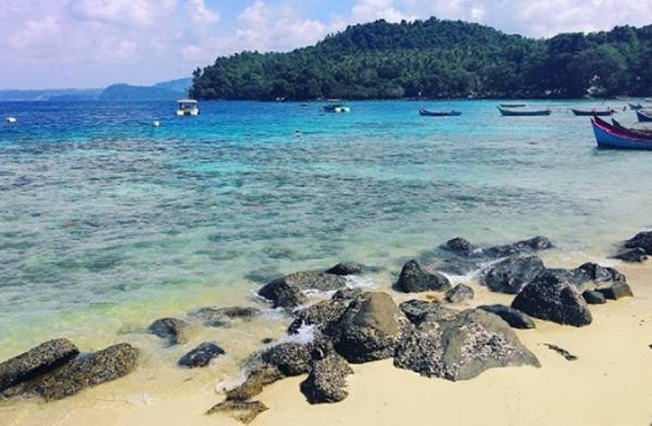 Pantai Lanaga Surga Dunia Aceh Barat