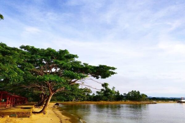 Keindahan yang Memukau di Pantai Nambo