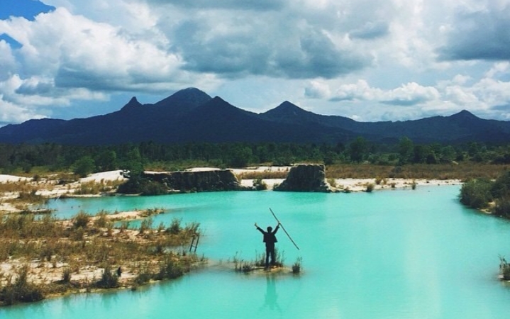 Danau Biru Singkawang: Pesona Alam yang Memikat dan Sejarah Bekas Penambangan Emas yang Terlupakan