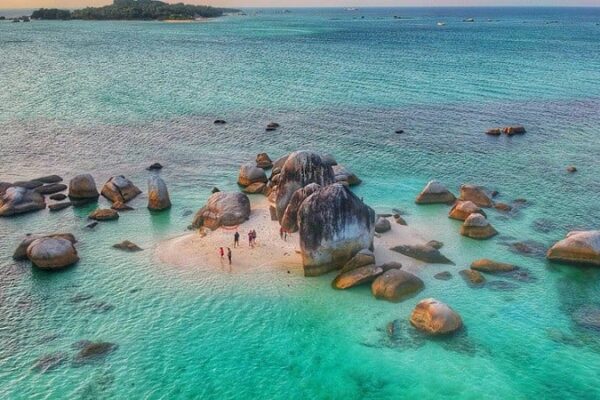 Mengenal Pulau Batu Berlayar, Pulau yang Memiliki Batuan Granit Menyerupai Kapal