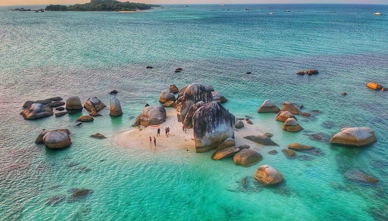 Mengenal Pulau Batu Berlayar, Pulau yang Memiliki Batuan Granit ...