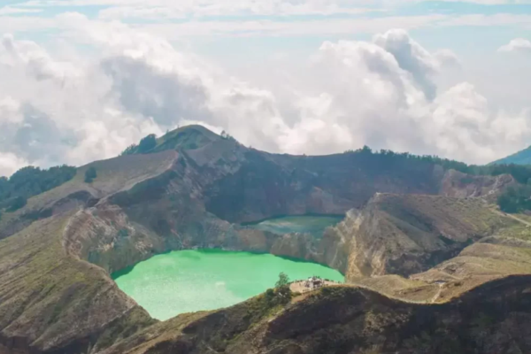 Pesona Danau Kelimutu Flores Nusa Tenggara Timur