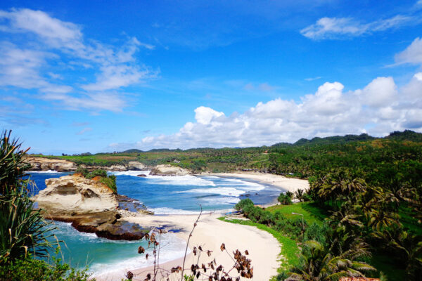 Pantai Klayar, Kekayaan Tersembunyi di Bumi Pacitan