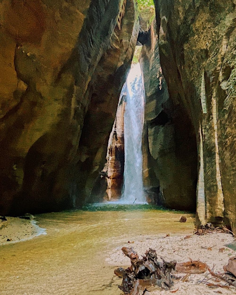 Keindahan Air Terjun Lubuak Batang sebagai Destinasi Wisata Alam Tersembunyi di Kabupaten Limapuluh Kota, Sumatera Barat