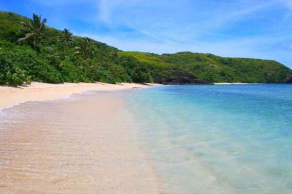 Pesona Eksotis Pantai Pasir Panjang: Keindahan Tropis di Garis Khatulistiwa