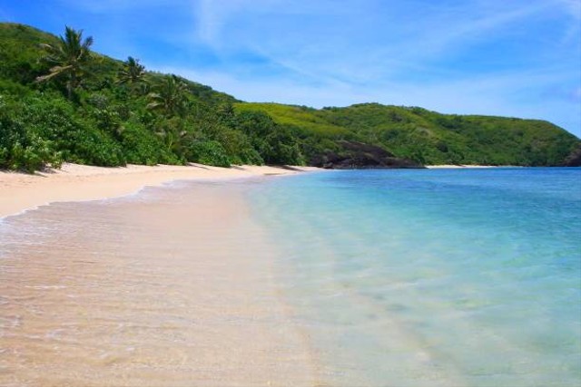 Pesona Eksotis Pantai Pasir Panjang: Keindahan Tropis di Garis Khatulistiwa