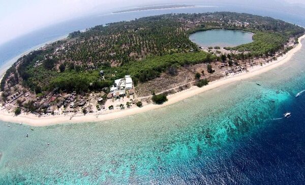 Pesona Gili Meno, Pulau Terkecil di Antara Tiga Gili yang Menakjubkan