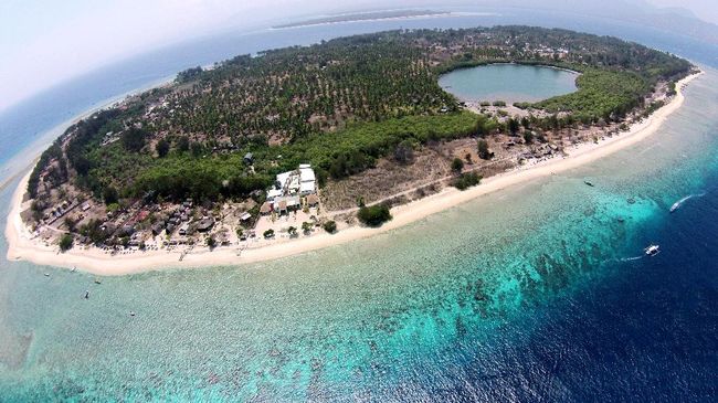 Pesona Gili Meno, Pulau Terkecil di Antara Tiga Gili yang Menakjubkan