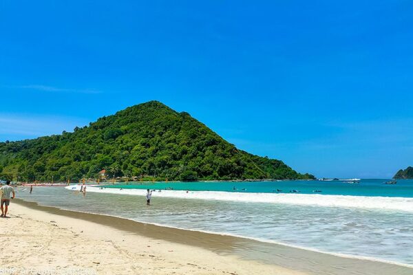 Pantai Selong Belanak, Pantai dengan Jenis Dua Ombak