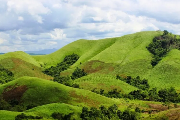 Bukit Teletubbies Labuan Bajo : Spot Menikmati Keindahan Alam