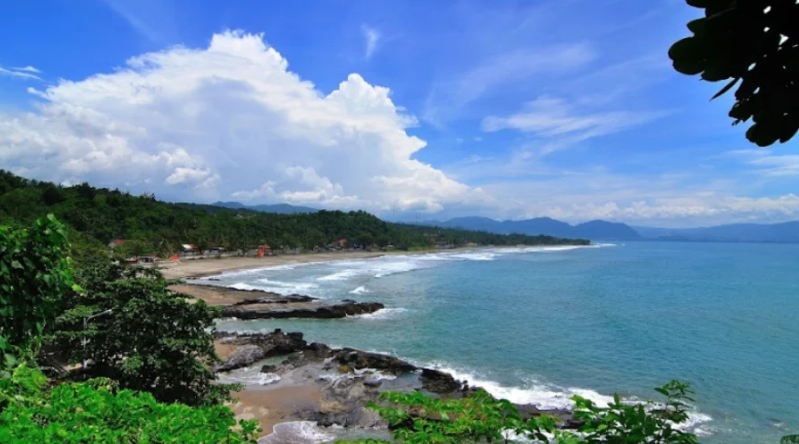 Keindahan Pantai Karang Hawu Surga Tersembunyi di Sukabumi, Segini Harga Tiket dan Lokasinya