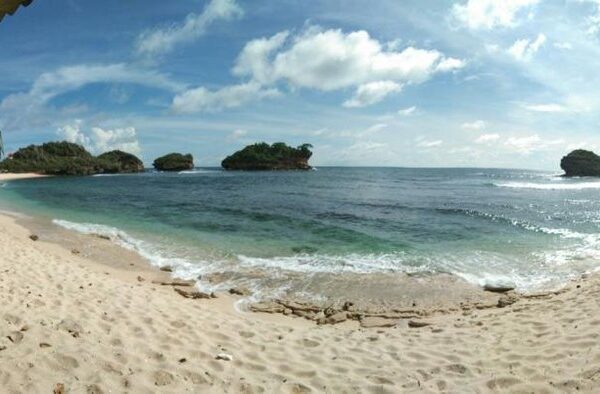 Pantai Watu Karung Pacitan, Raja Ampatnya Jawa Timur