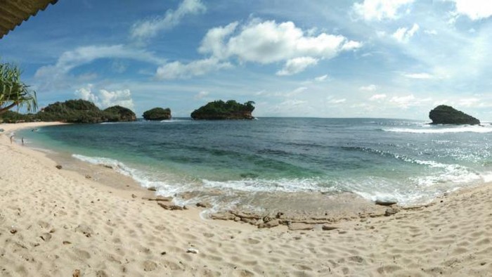 Pantai Watu Karung Pacitan, Raja Ampatnya Jawa Timur