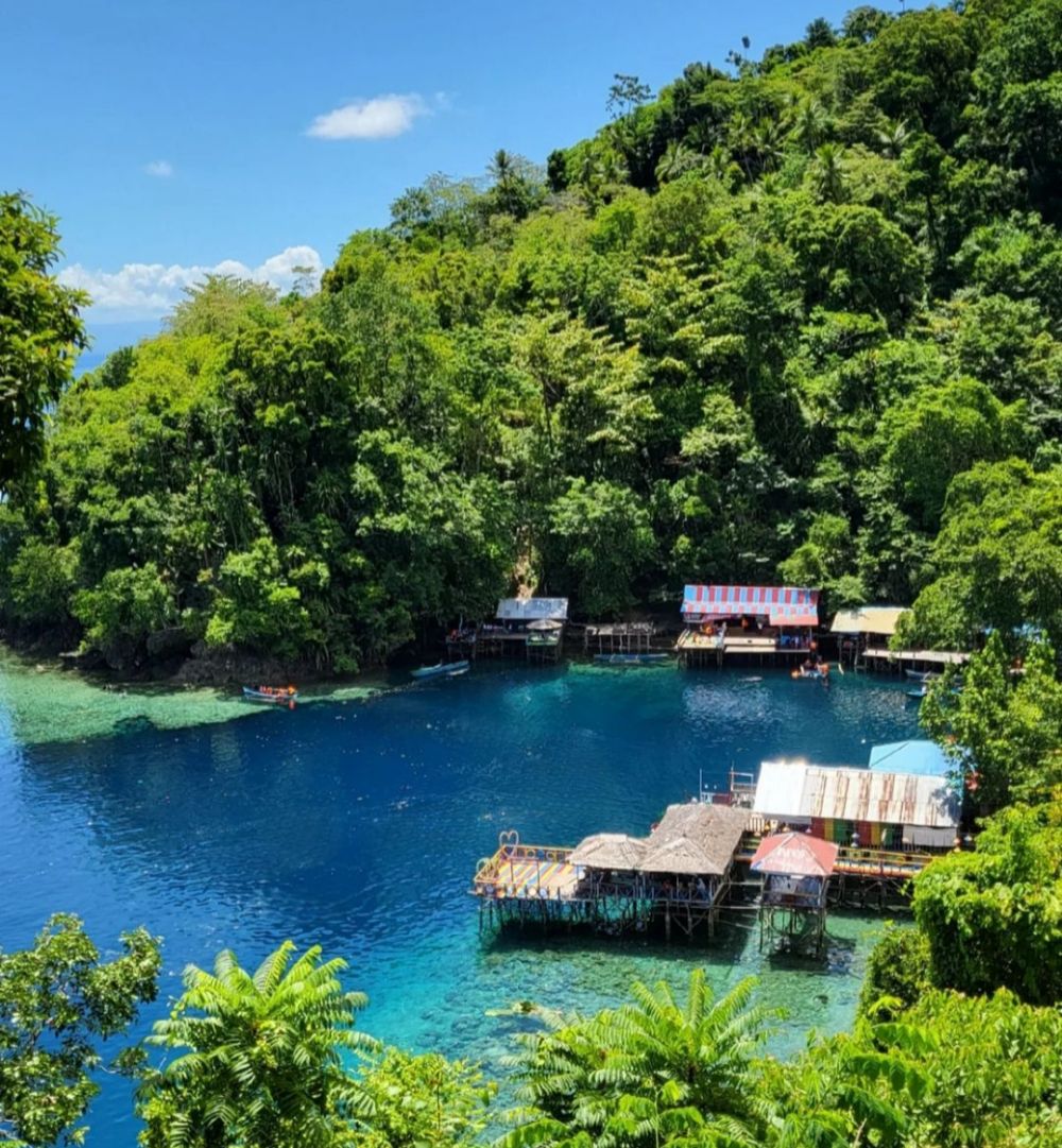 Pesona Laut Biru di Pantai Lubang Buaya Morela, Eksotis dan Bikin Betah Pengunjung