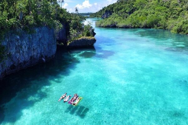 Pesona Pulau Bair, Pulau Tak Berpenghuni yang Memukau