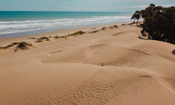 Pelesiran ke Pantai Oetune NTT, Pantainya Mirip Gurun