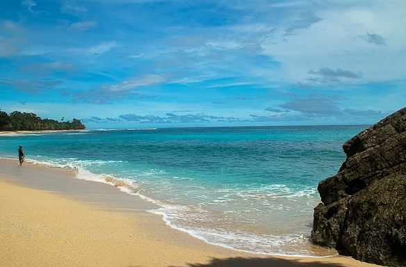 Pantai Base-G: Permata Tersembunyi di Papua