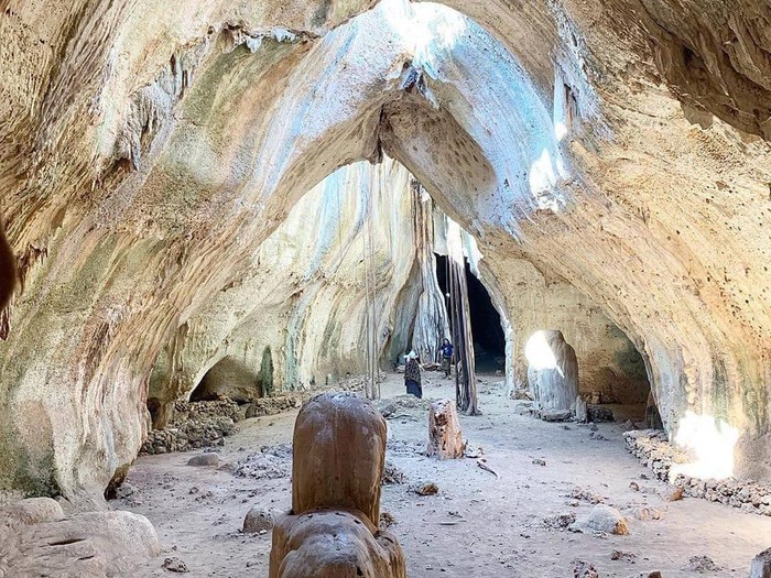 Menelusuri Keindahan Gua Mabala di Sabu Raijua NTT