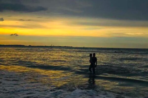 Keindahan Pantai Lancok yang Cocok Untuk Liburan Keluarga