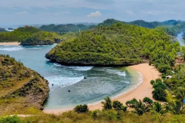 Pantai Bercak, Keindahan Tersembunyi di Pacitan