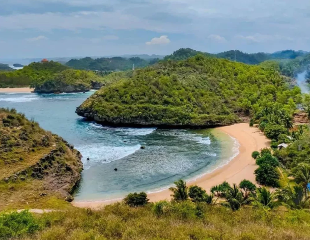 Pantai Bercak, Keindahan Tersembunyi di Pacitan