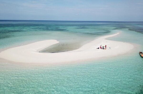 Pesona Pasir Putih Meko di Flores Timur