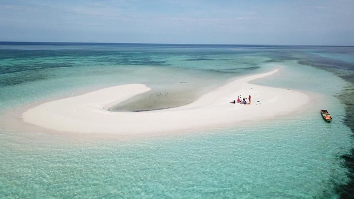 Pesona Pasir Putih Meko di Flores Timur