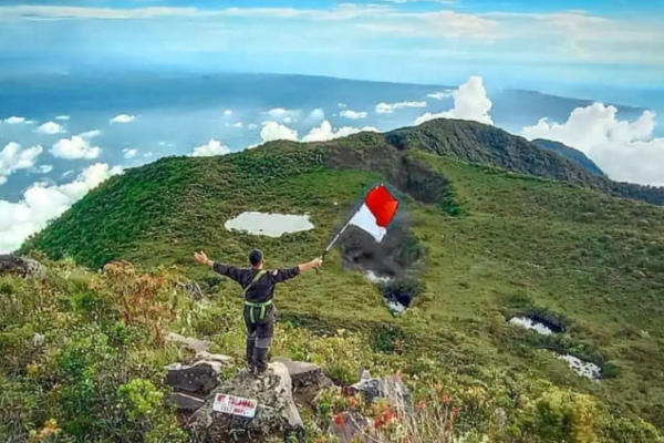 Gunung Talamau Puncak Keagungan Sumatera Barat