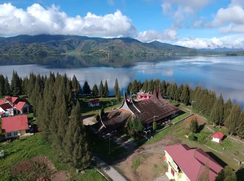 Keindahan Tersembunyi: Menyusuri Pesona Danau Kembar di Dharmasraya, Sumatera Barat