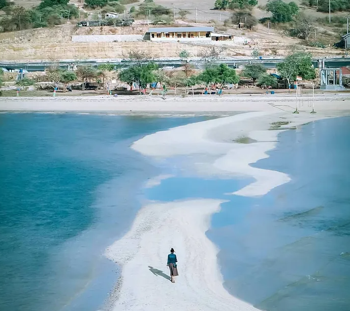 Keindahan Pantai Lariti: Pesona Alami Tersembunyi di Bima Nusa Tenggara Barat